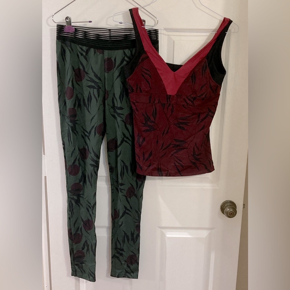 Yoga Outfit - Tank and Fitted Pants